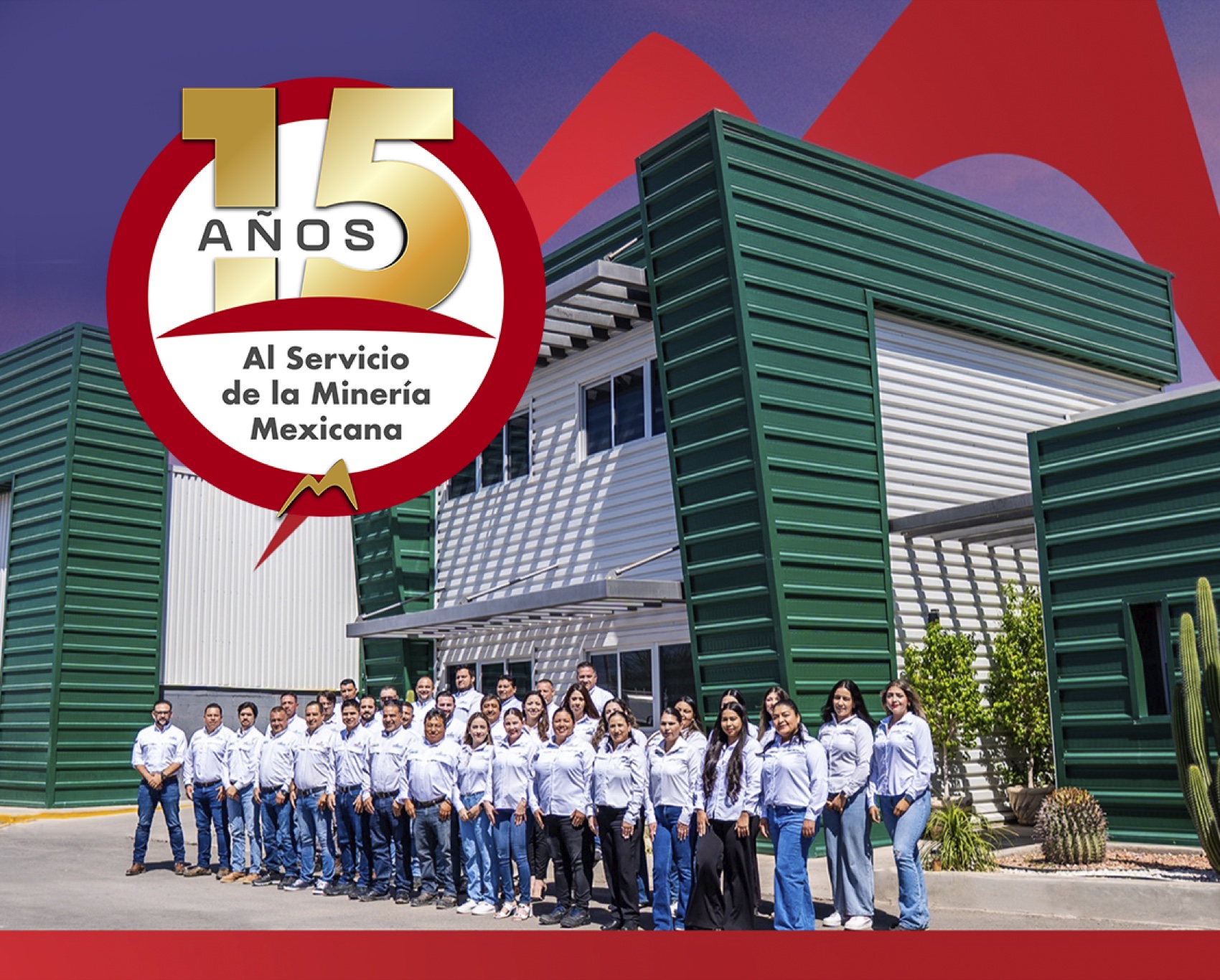 Equipo de MINTCSA Logistics frente a sus instalaciones