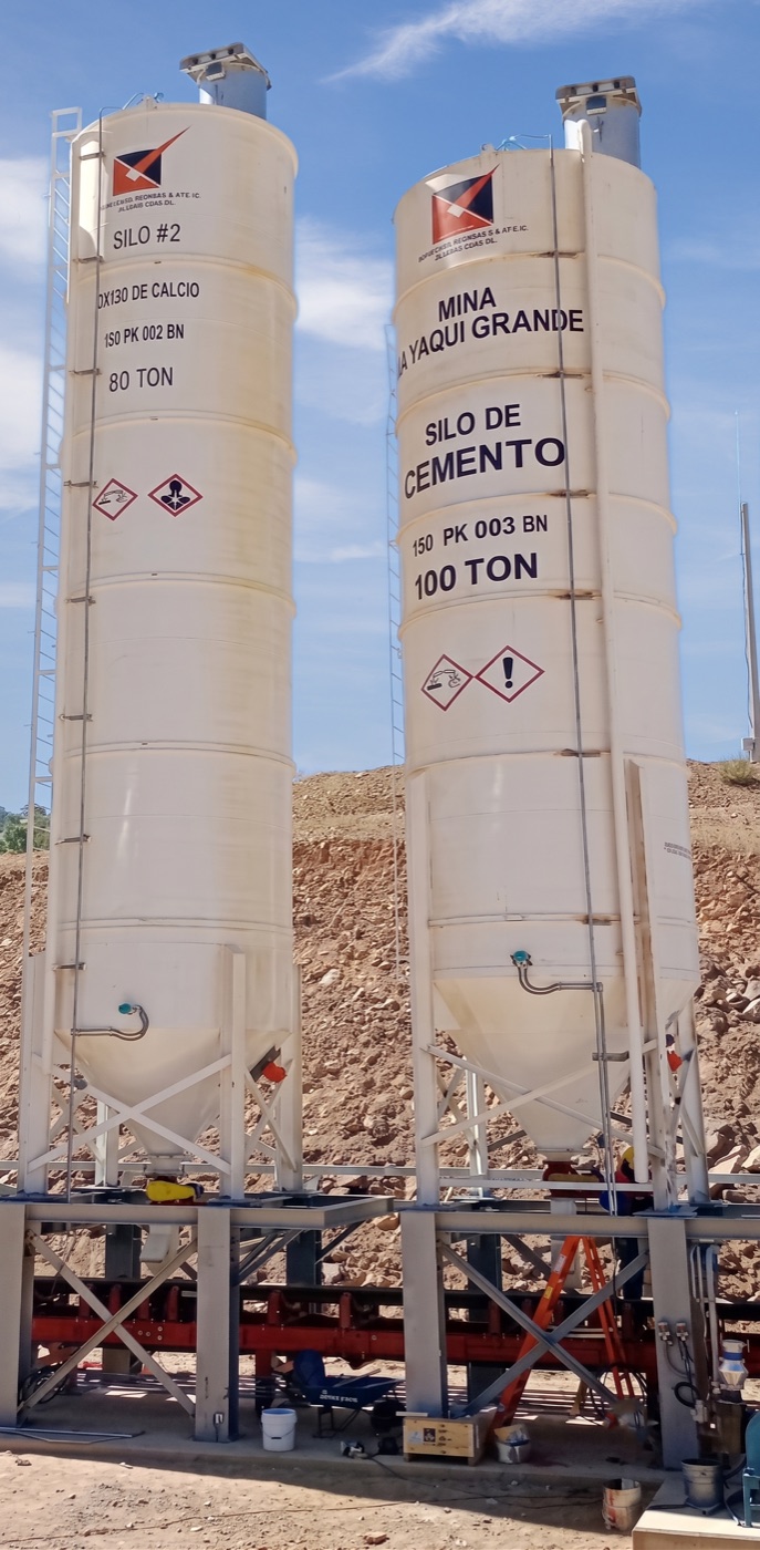 Silos de cemento y óxido de calcio instalados en sitio